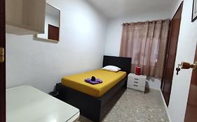 35-4- КОМНАТА в квартире для 1 человека в центре Аликанте