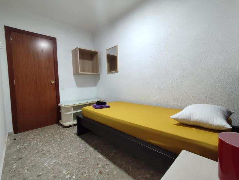 35-4- КОМНАТА в квартире для 1 человека в центре Аликанте Экстерьер фото